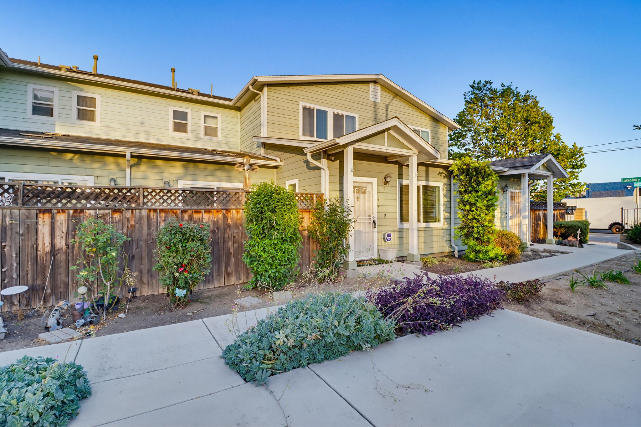 Virtual tour photo 43 of 50 for 12306 Lakeshore Dr UNIT 2