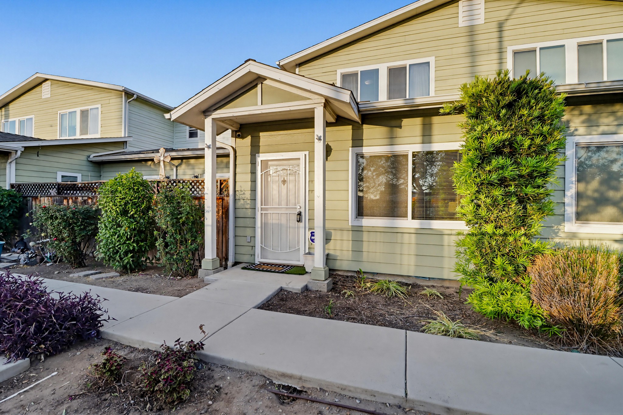 Virtual tour photo 45 of 50 for 12306 Lakeshore Dr UNIT 2