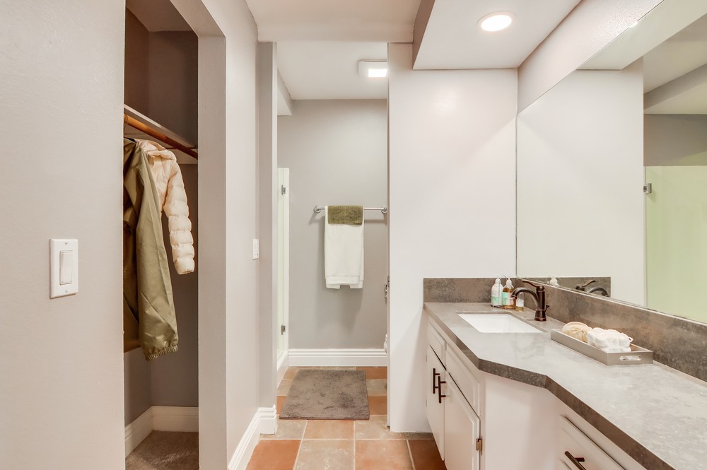 Virtual tour photo 31 of 40 for 1231 Pennsylvania Ave APT 3