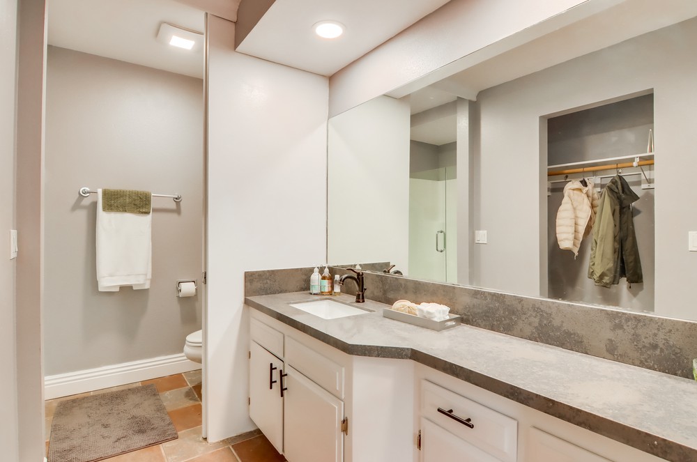 Virtual tour photo 32 of 40 for 1231 Pennsylvania Ave APT 3