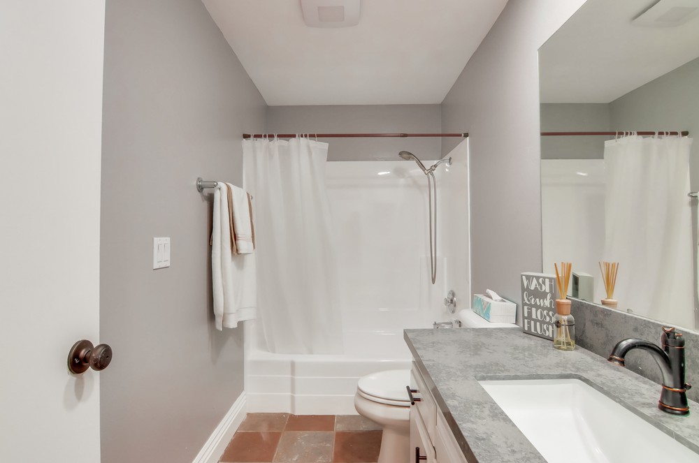 Virtual tour photo 38 of 40 for 1231 Pennsylvania Ave APT 3