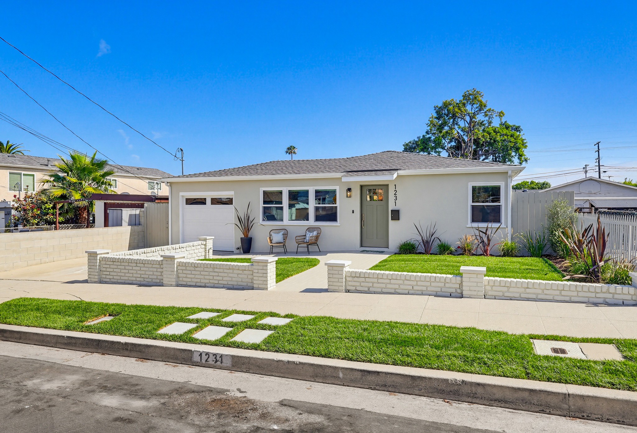 Virtual tour photo 3 of 68 for 1231 W Santa Cruz St