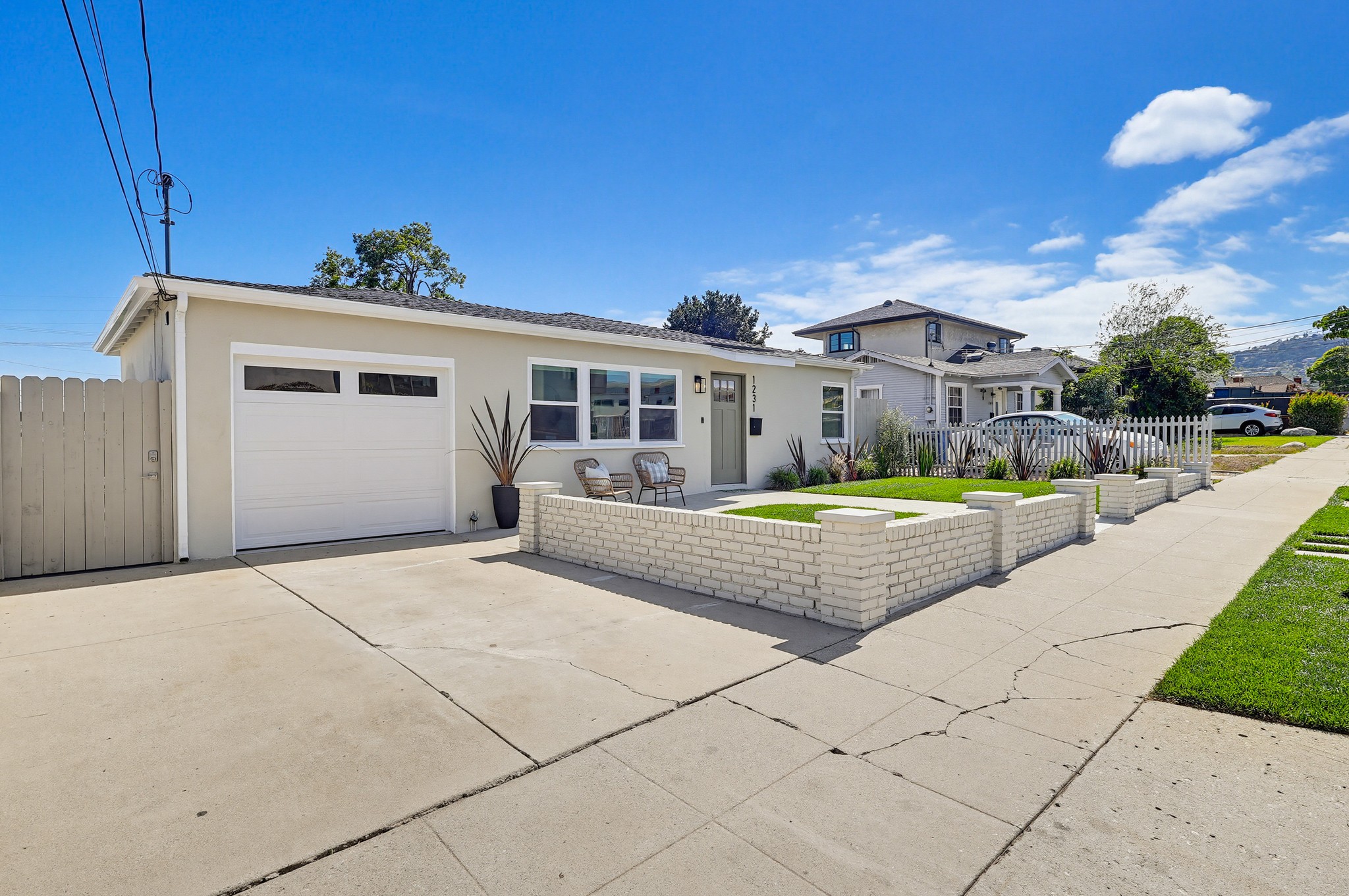 Virtual tour photo 4 of 68 for 1231 W Santa Cruz St