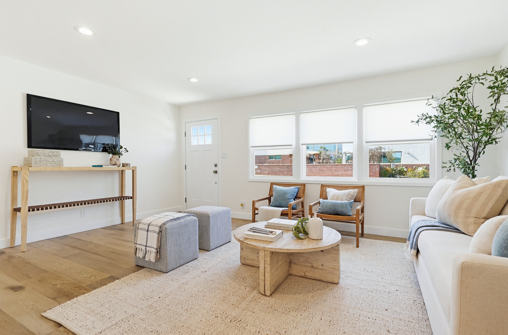Virtual tour photo 10 of 68 for 1231 W Santa Cruz St