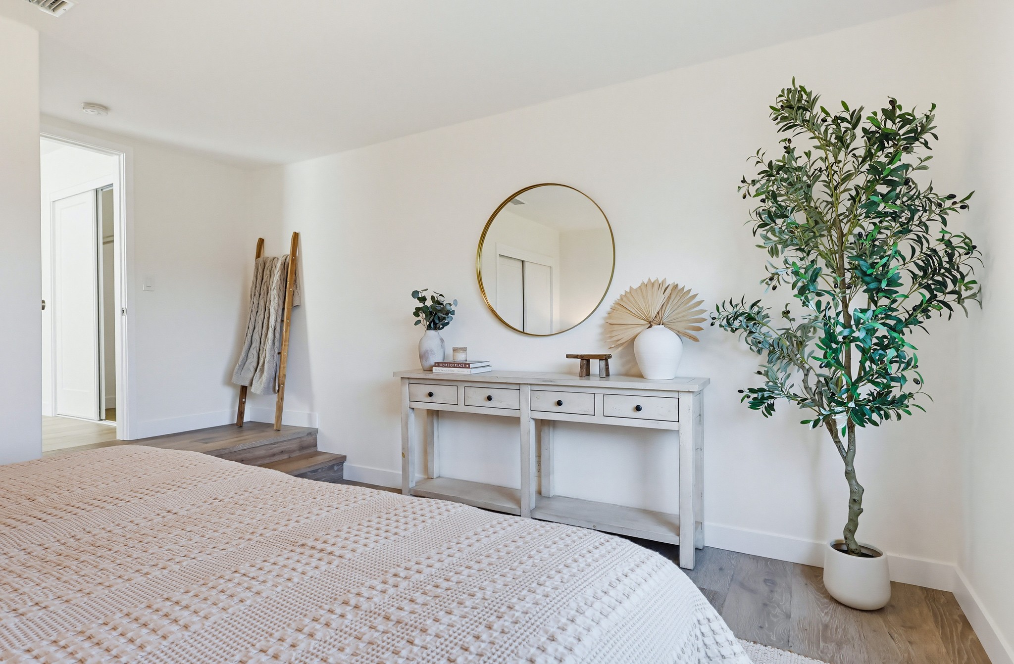 Virtual tour photo 43 of 68 for 1231 W Santa Cruz St