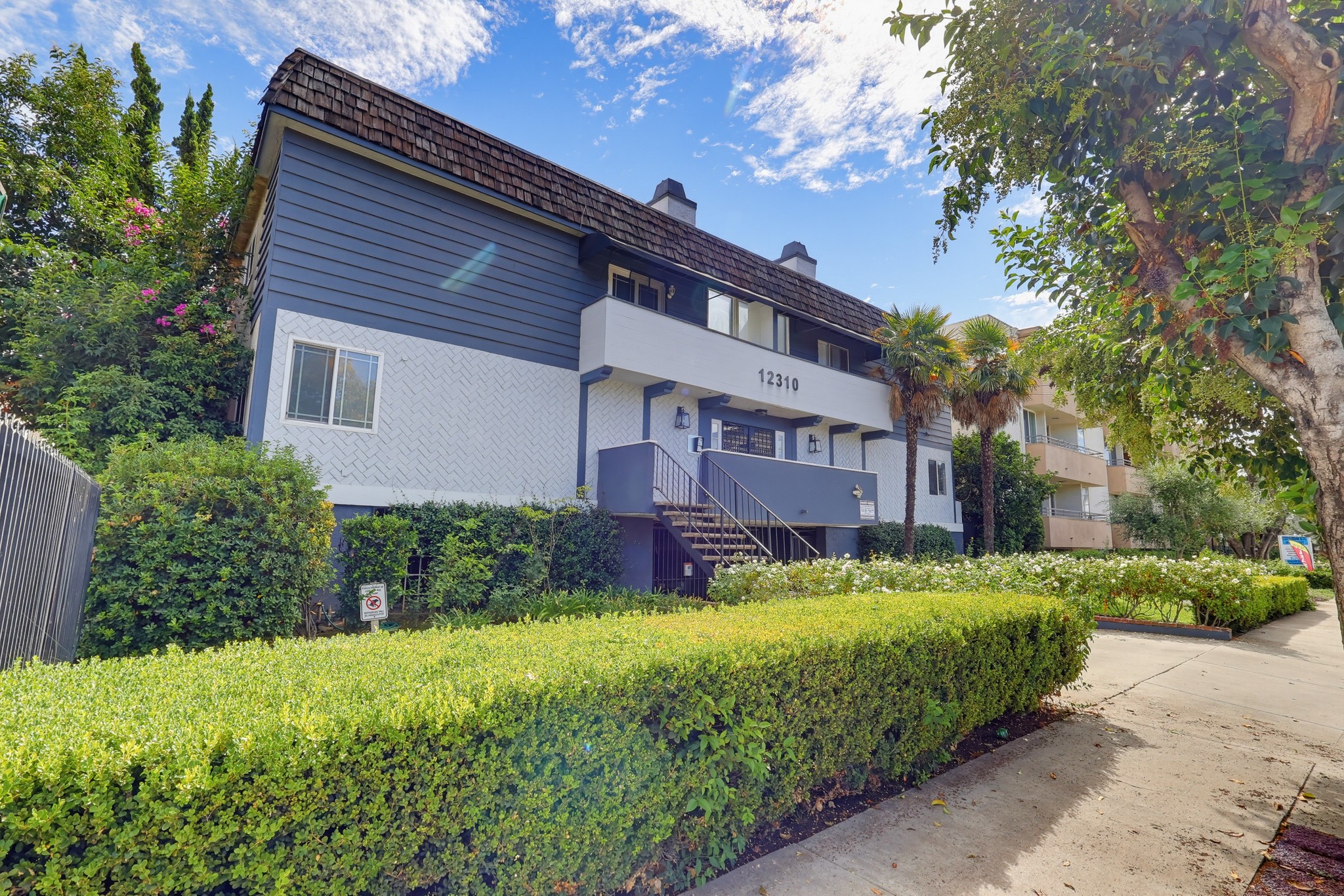 Virtual tour photo 4 of 54 for 12310 Burbank Blvd Apt 13