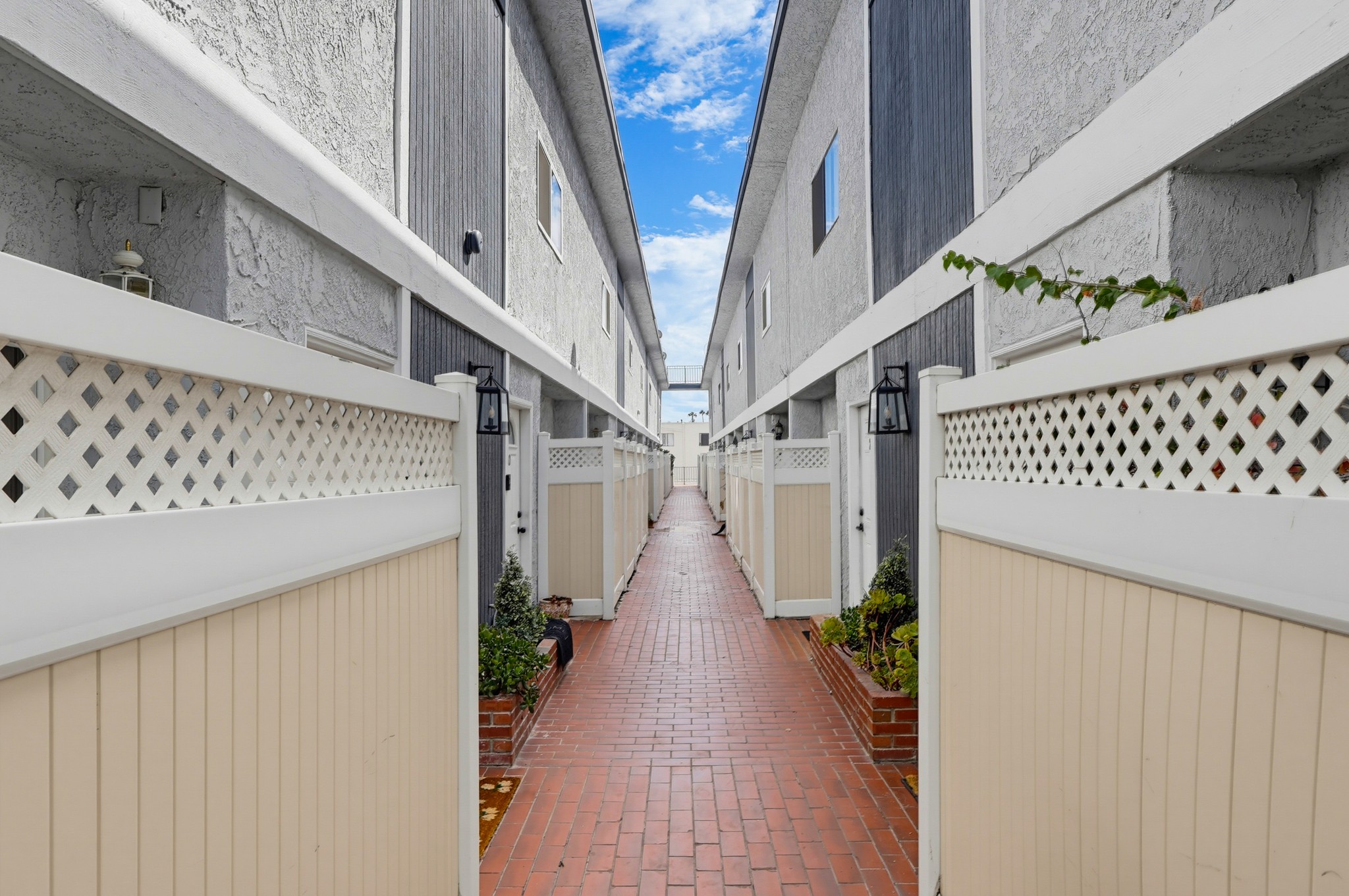 Virtual tour photo 6 of 54 for 12310 Burbank Blvd Apt 13