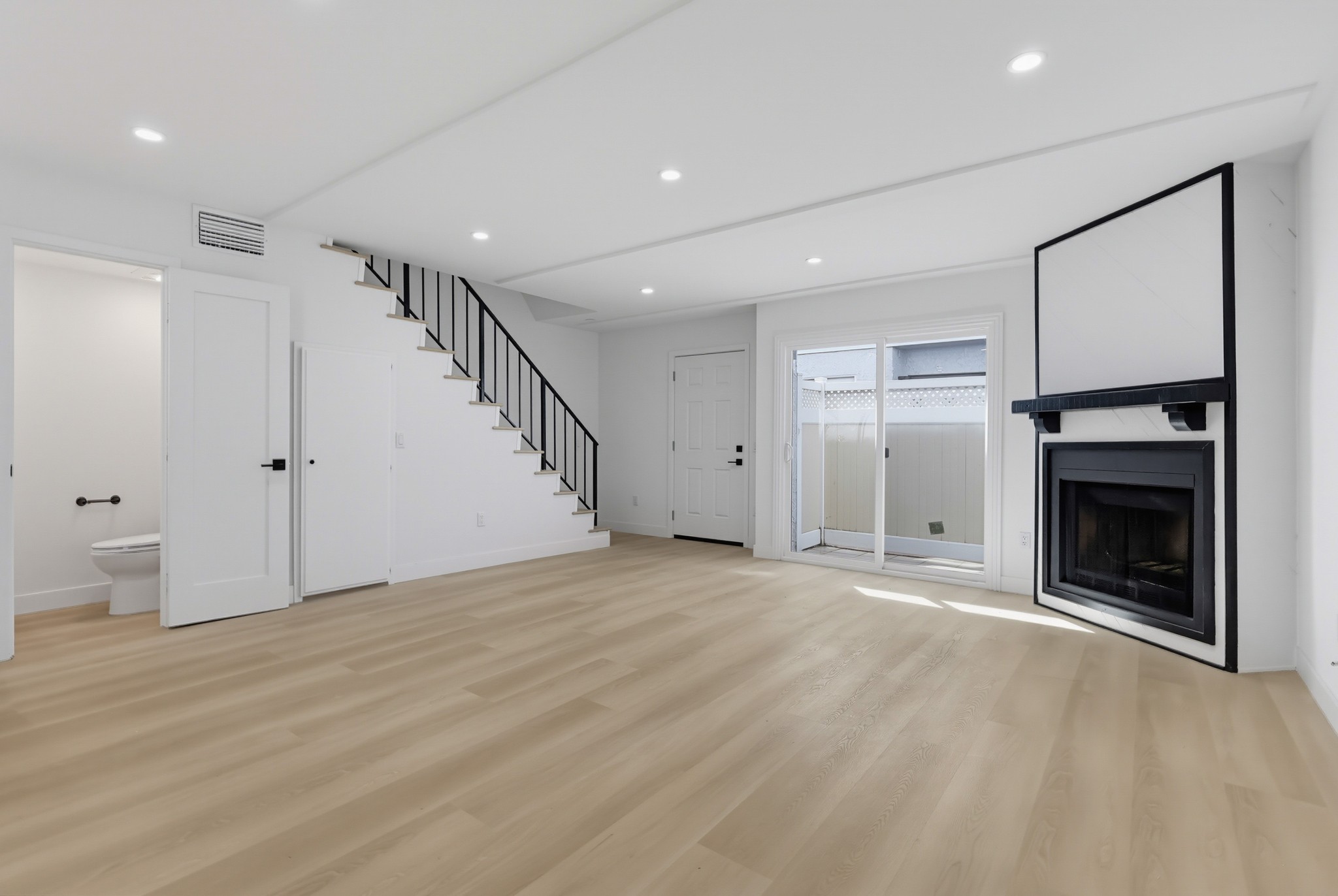 Virtual tour photo 13 of 54 for 12310 Burbank Blvd Apt 13