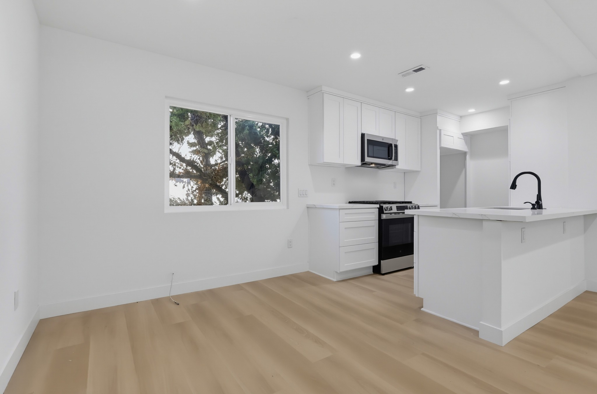 Virtual tour photo 16 of 54 for 12310 Burbank Blvd Apt 13