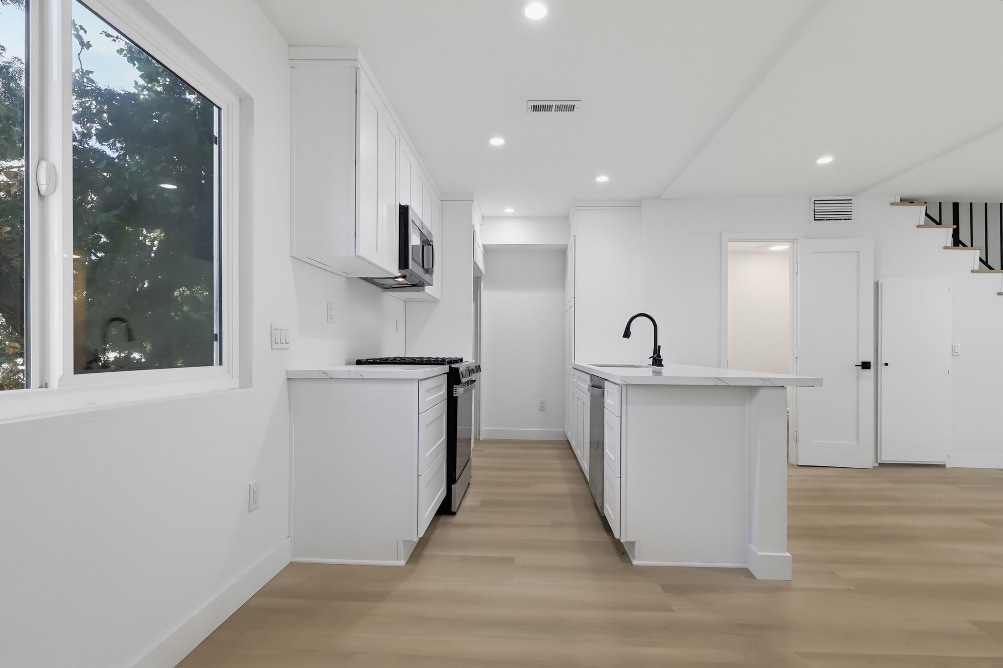 Virtual tour photo 17 of 54 for 12310 Burbank Blvd Apt 13