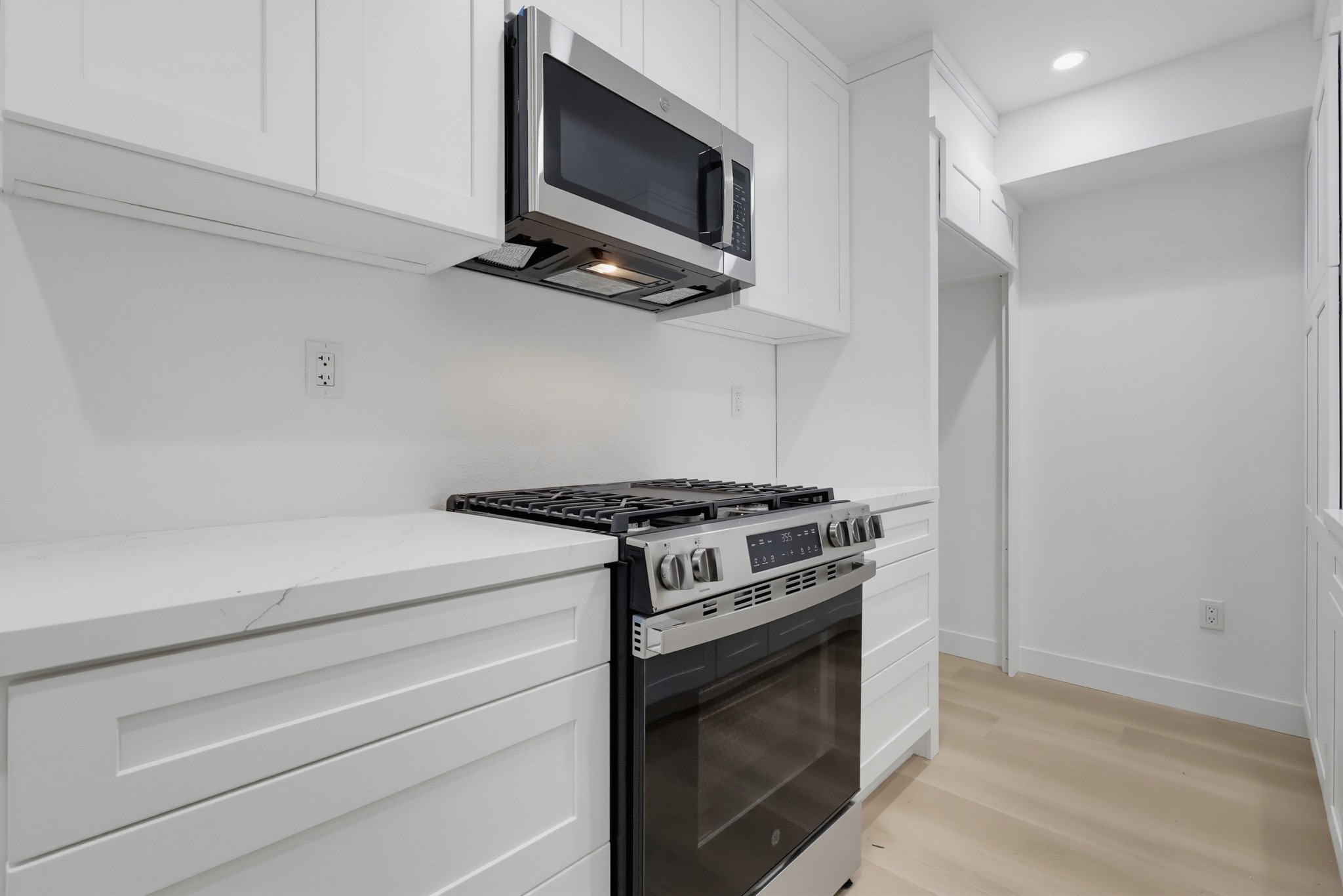 Virtual tour photo 21 of 54 for 12310 Burbank Blvd Apt 13