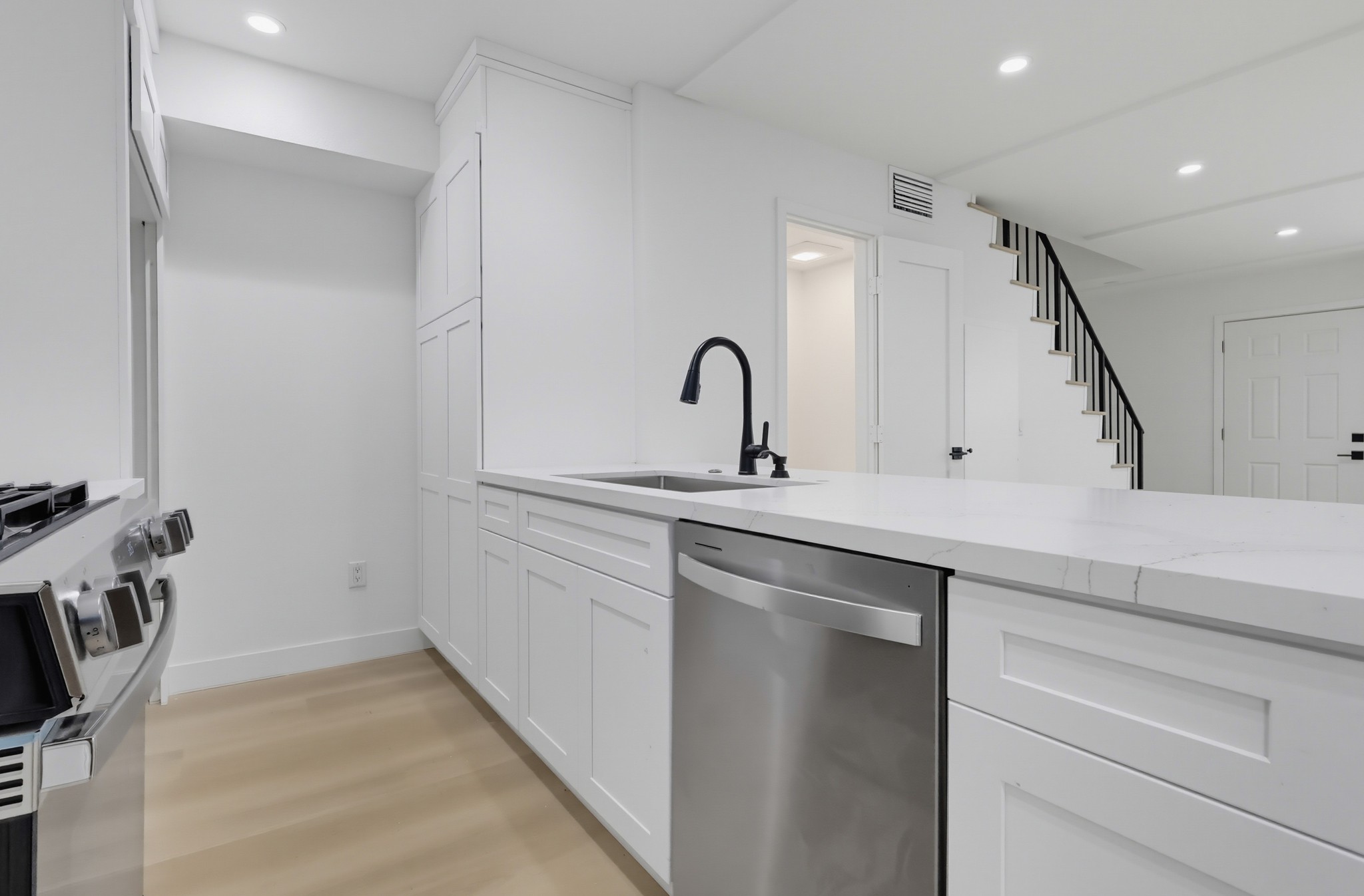 Virtual tour photo 22 of 54 for 12310 Burbank Blvd Apt 13