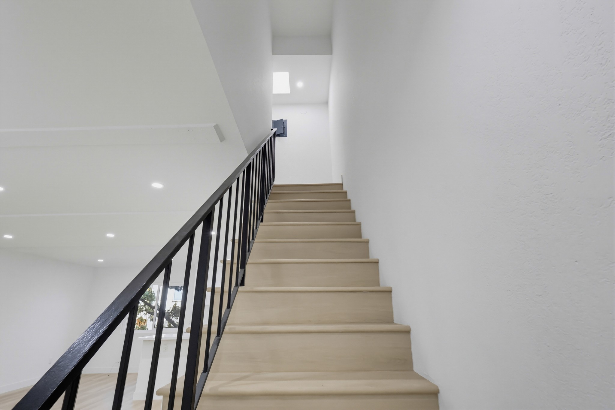 Virtual tour photo 28 of 54 for 12310 Burbank Blvd Apt 13