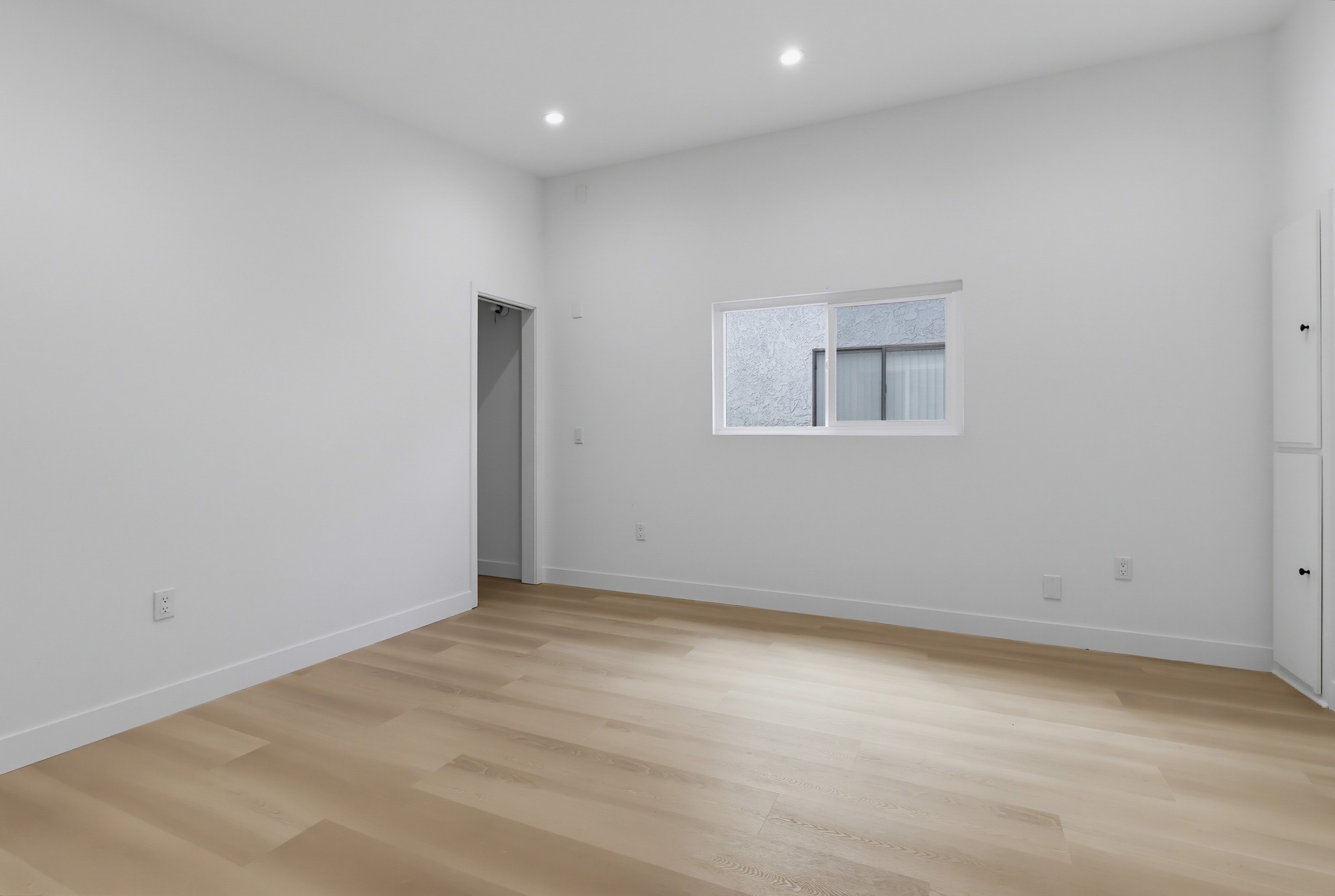 Virtual tour photo 31 of 54 for 12310 Burbank Blvd Apt 13