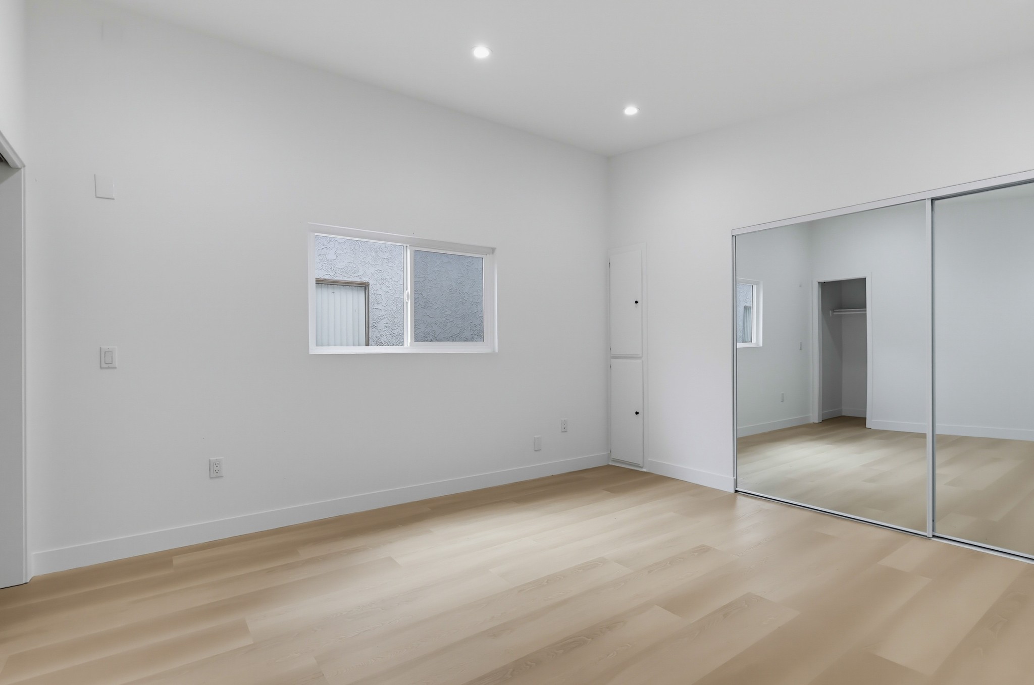 Virtual tour photo 32 of 54 for 12310 Burbank Blvd Apt 13