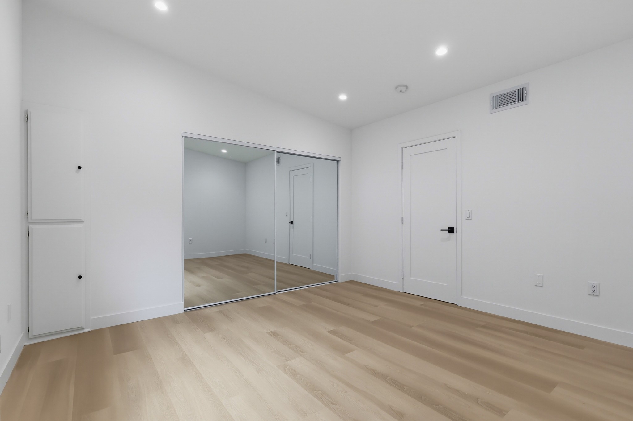 Virtual tour photo 33 of 54 for 12310 Burbank Blvd Apt 13