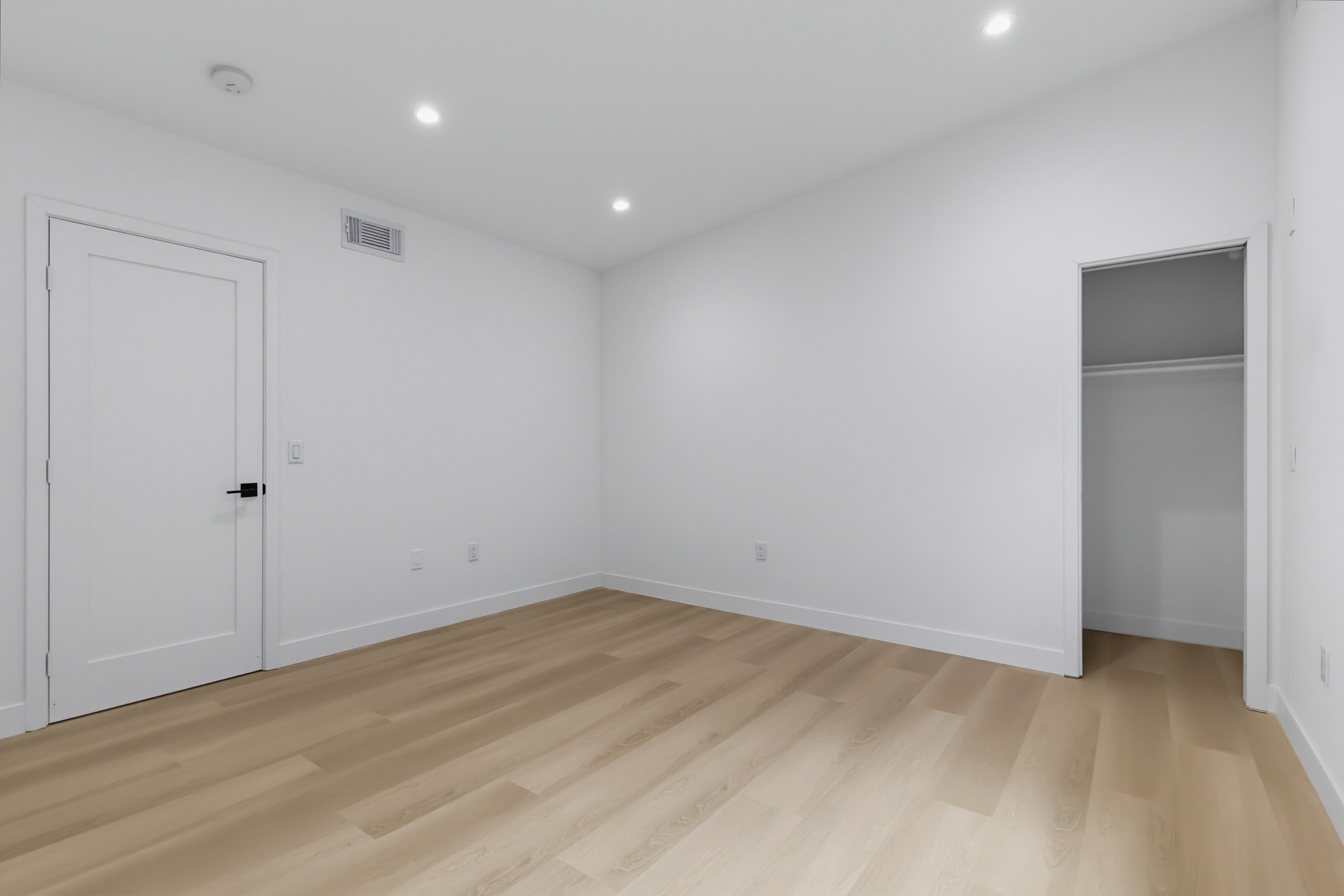 Virtual tour photo 34 of 54 for 12310 Burbank Blvd Apt 13