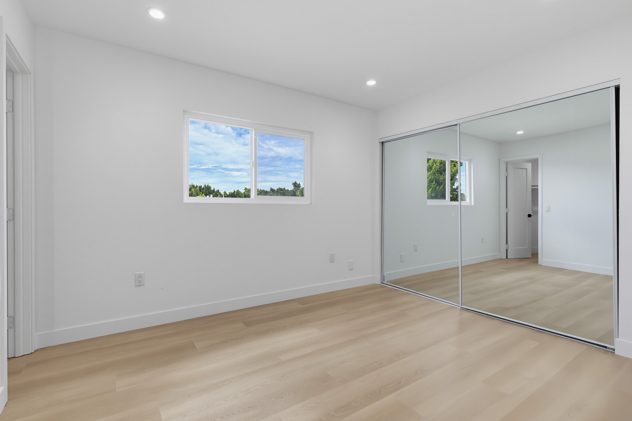 Virtual tour photo 38 of 54 for 12310 Burbank Blvd Apt 13