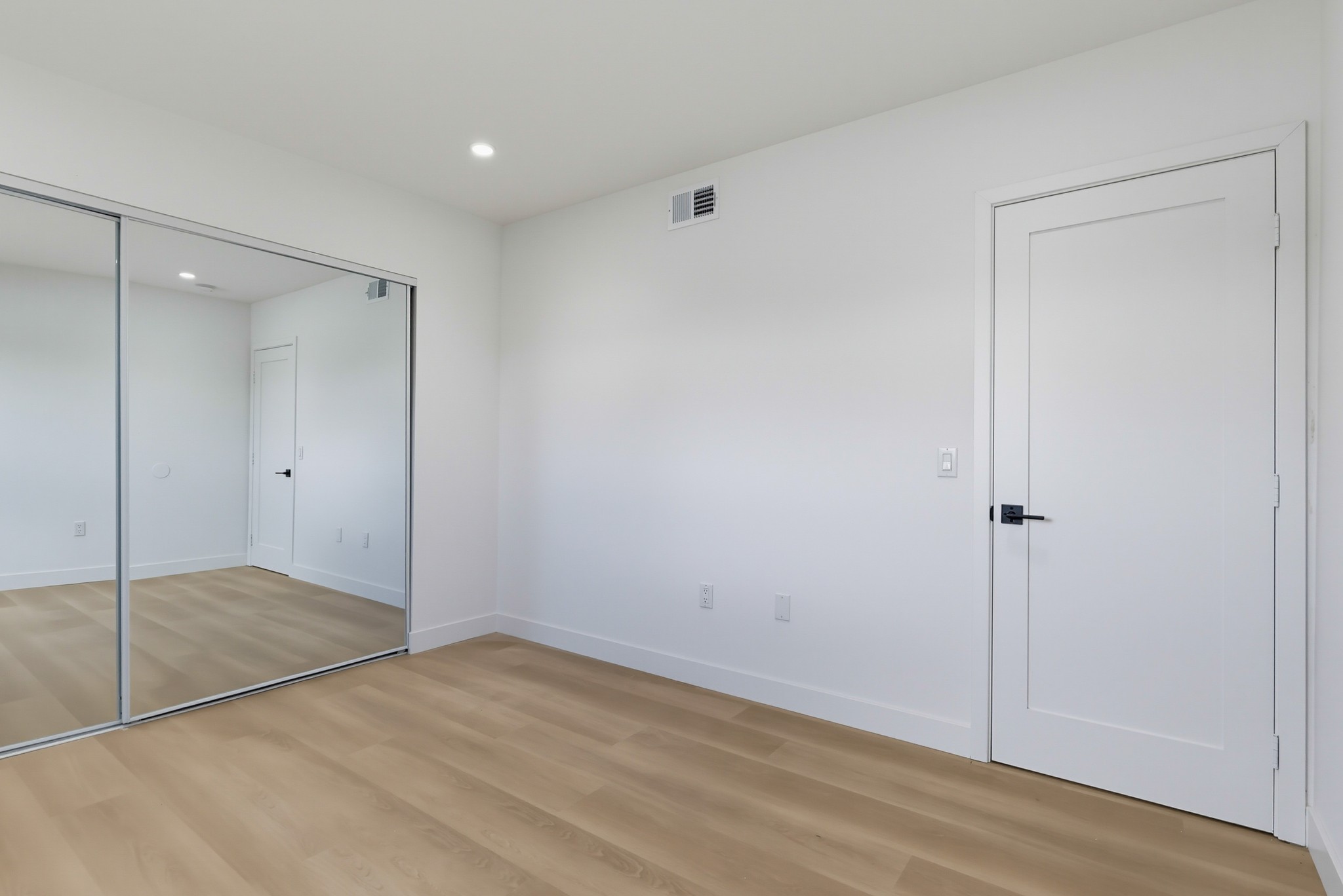 Virtual tour photo 39 of 54 for 12310 Burbank Blvd Apt 13