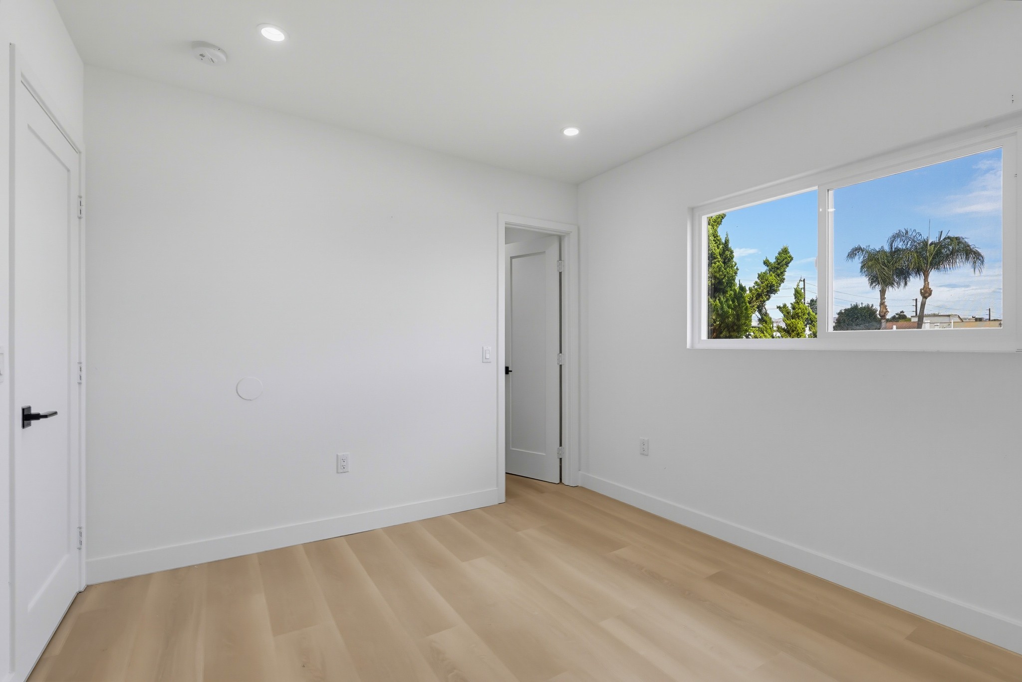 Virtual tour photo 41 of 54 for 12310 Burbank Blvd Apt 13