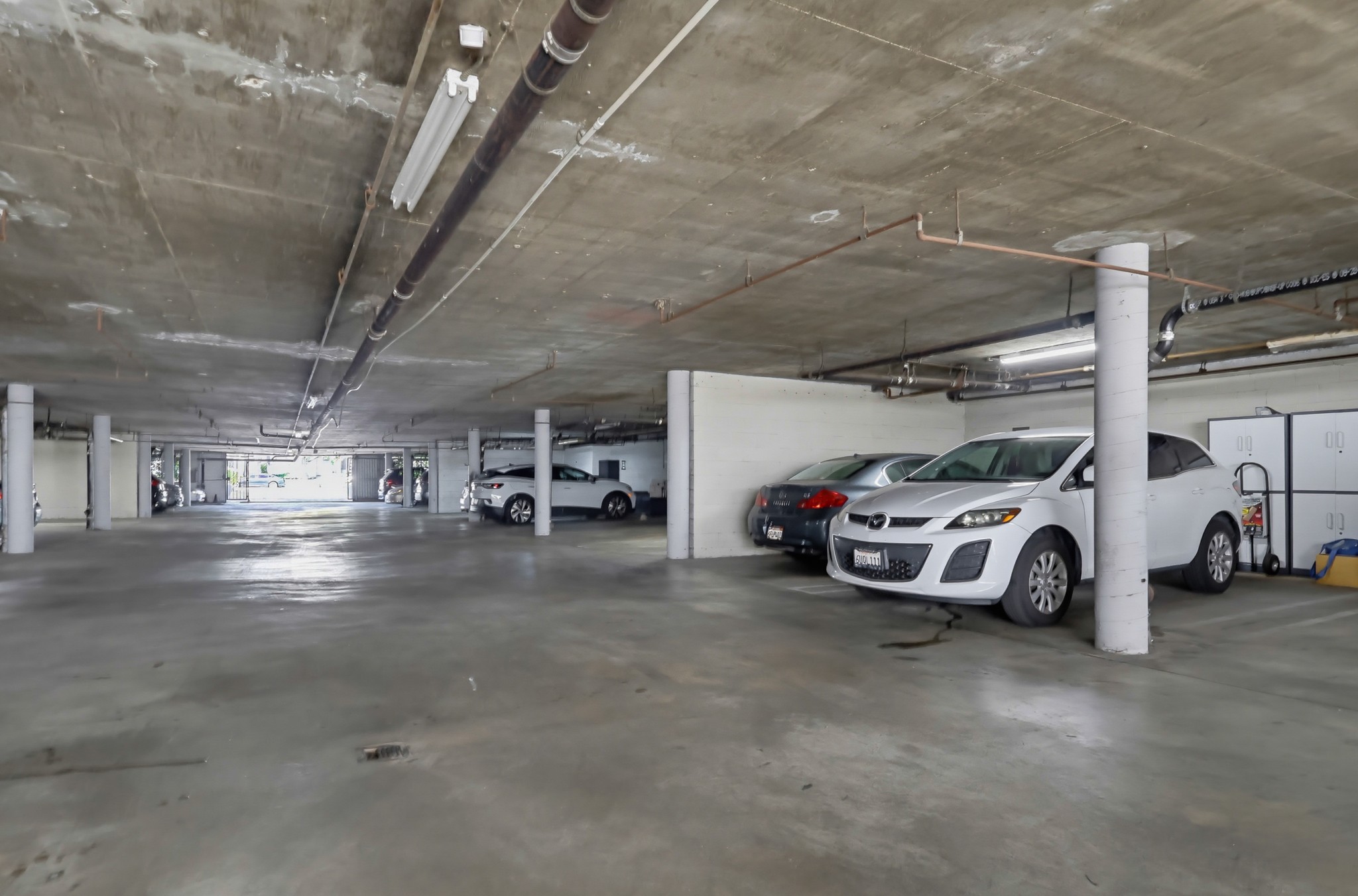 Virtual tour photo 51 of 54 for 12310 Burbank Blvd Apt 13