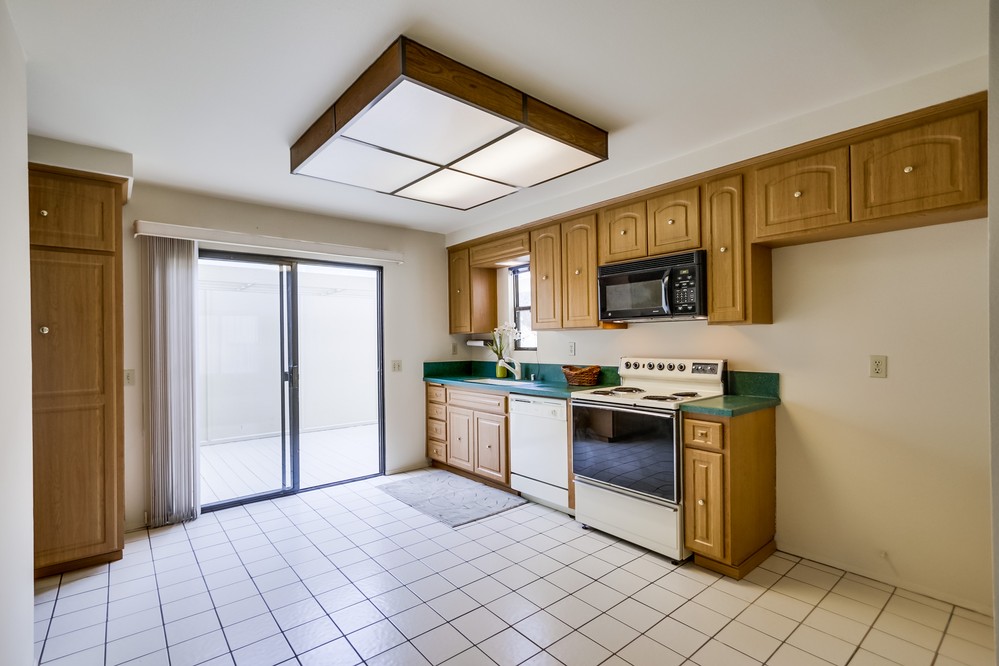 Virtual tour photo 8 of 35 for 1232 River Glen Row #59