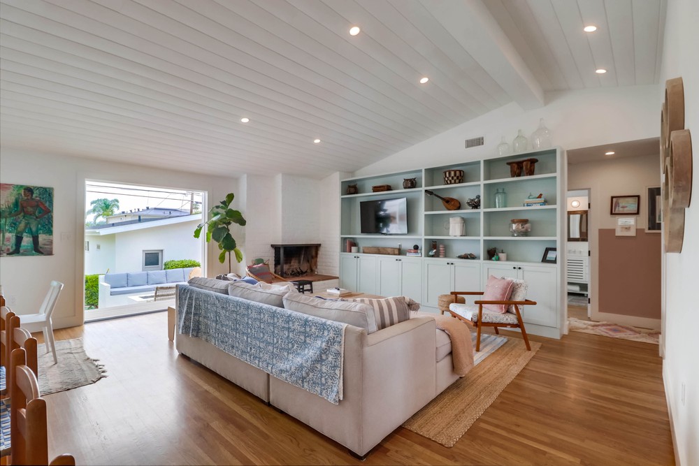 Virtual tour photo 8 of 40 for 1233 Tourmaline St