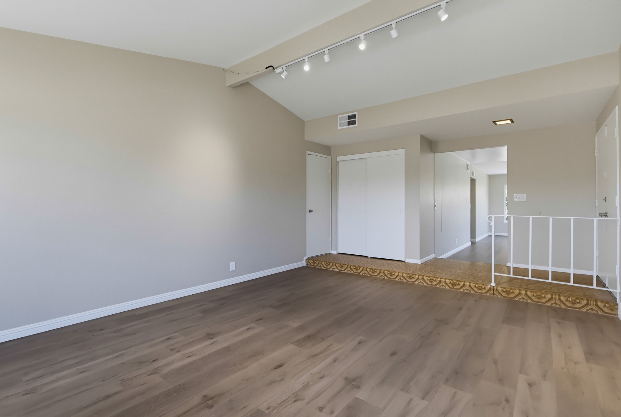 Virtual tour photo 17 of 73 for 12361 Paseo Dr