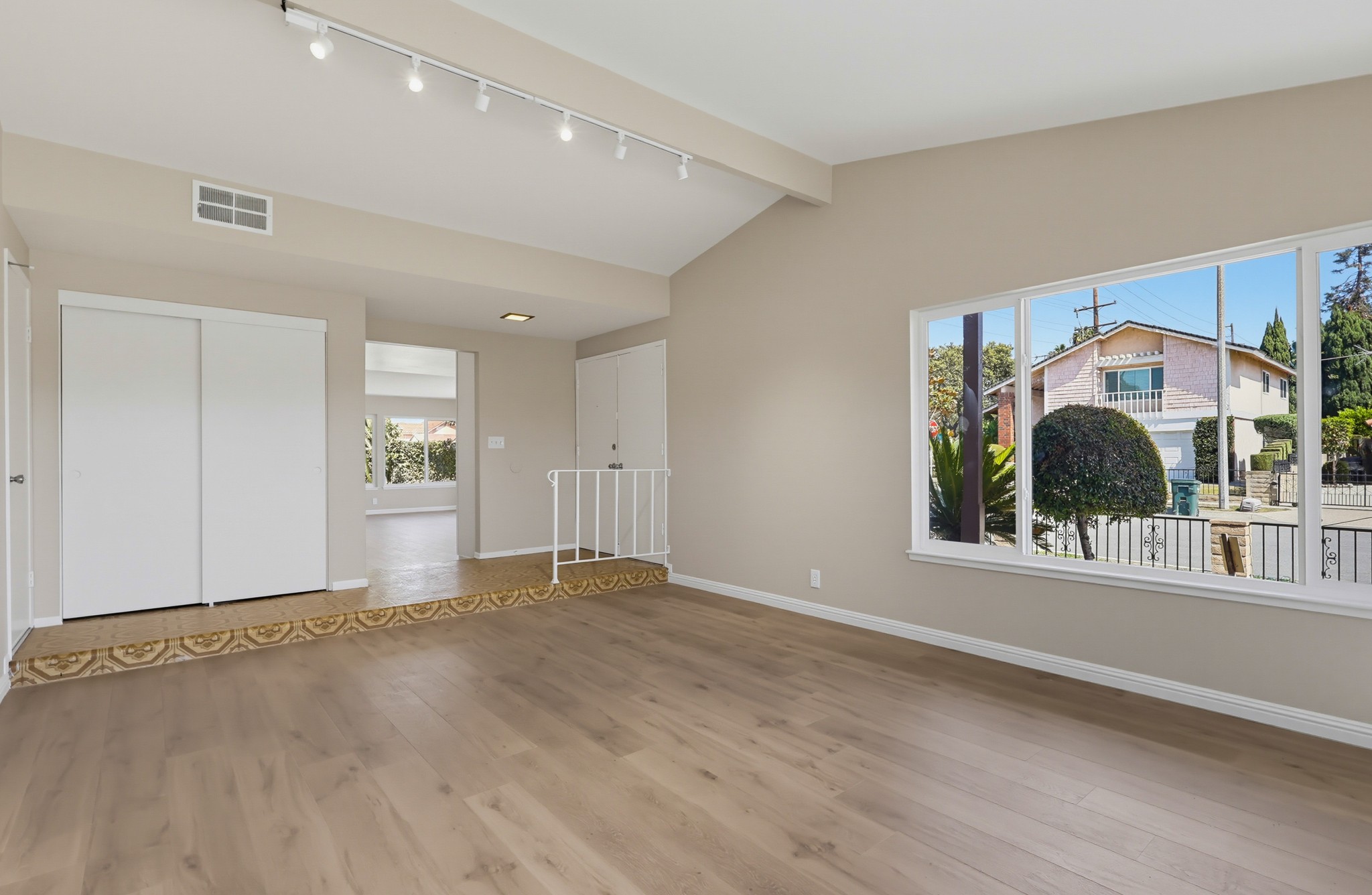 Virtual tour photo 18 of 73 for 12361 Paseo Dr