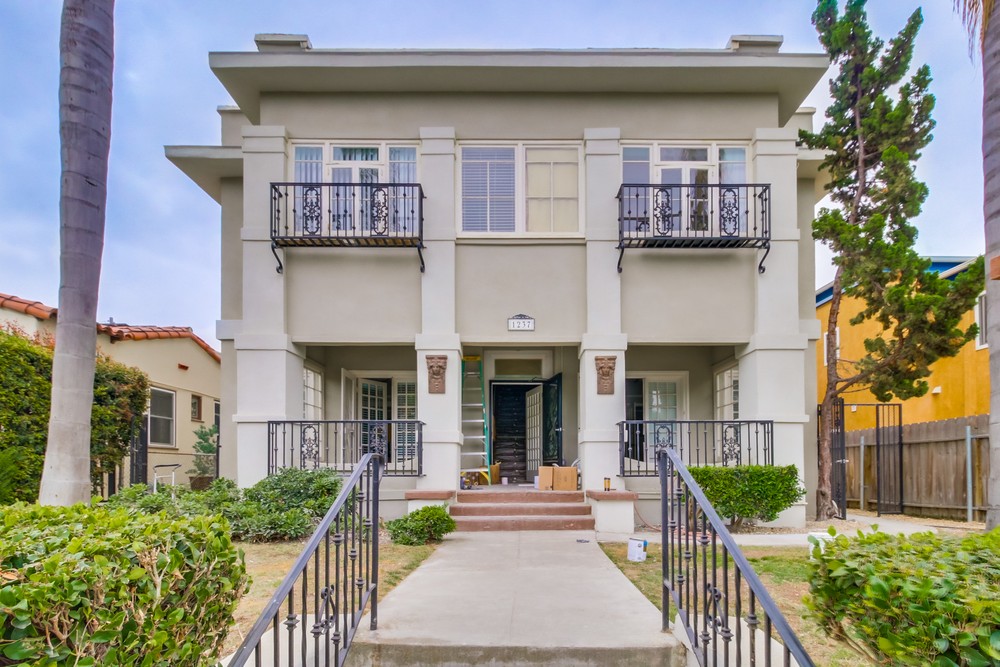 Virtual tour photo 1 of 33 for 1237 Pennsylvania Ave