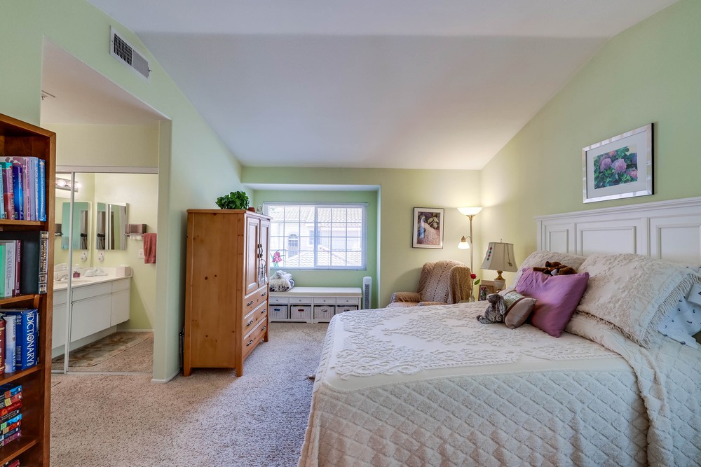 Virtual tour photo 16 of 27 for 12376 Creekview Dr