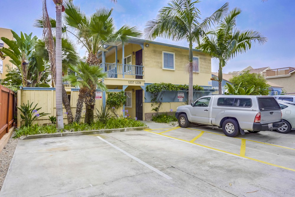 Virtual tour photo 1 of 25 for 1239 Hornblend St #3