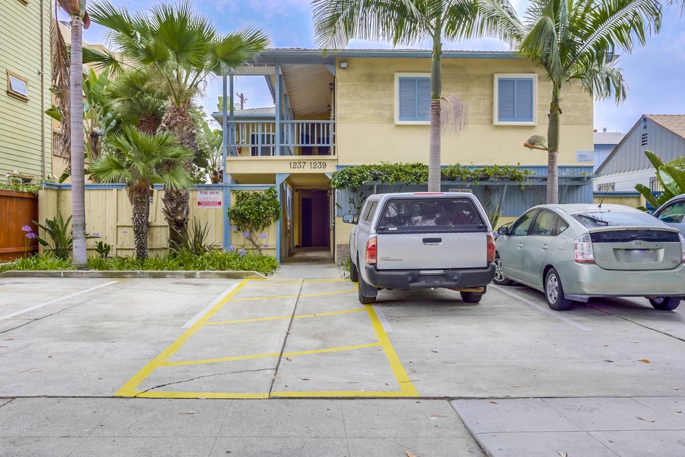 Virtual tour photo 3 of 25 for 1239 Hornblend St #3