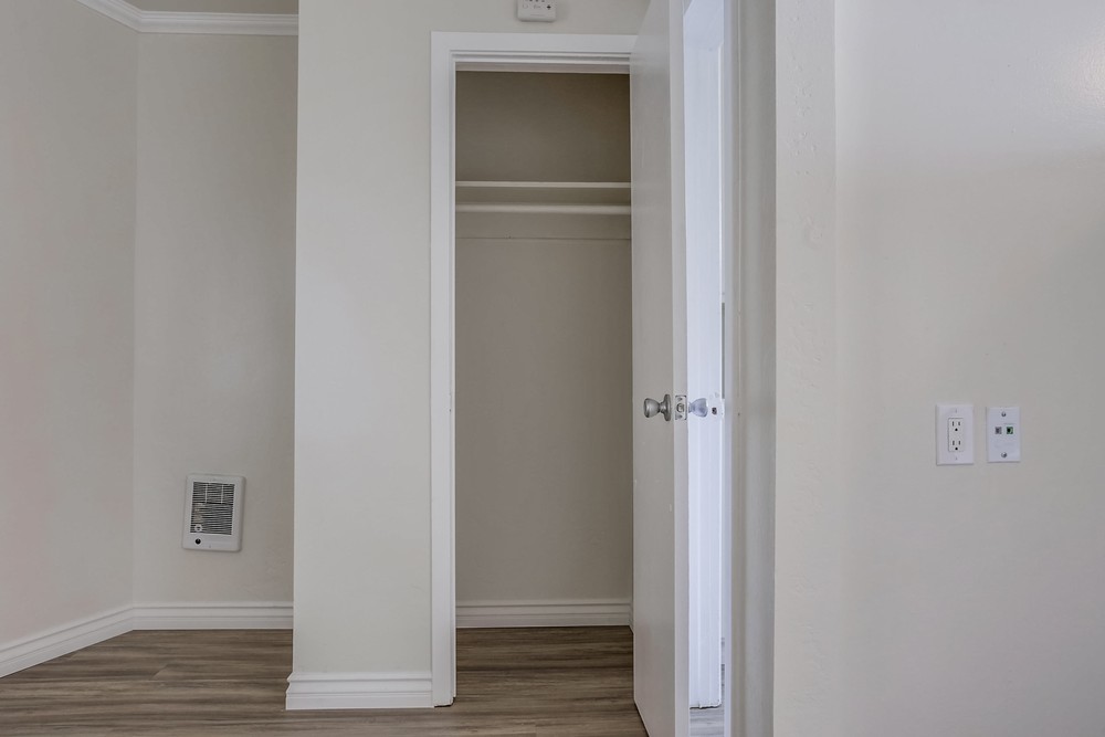 Virtual tour photo 18 of 25 for 1239 Hornblend St #3