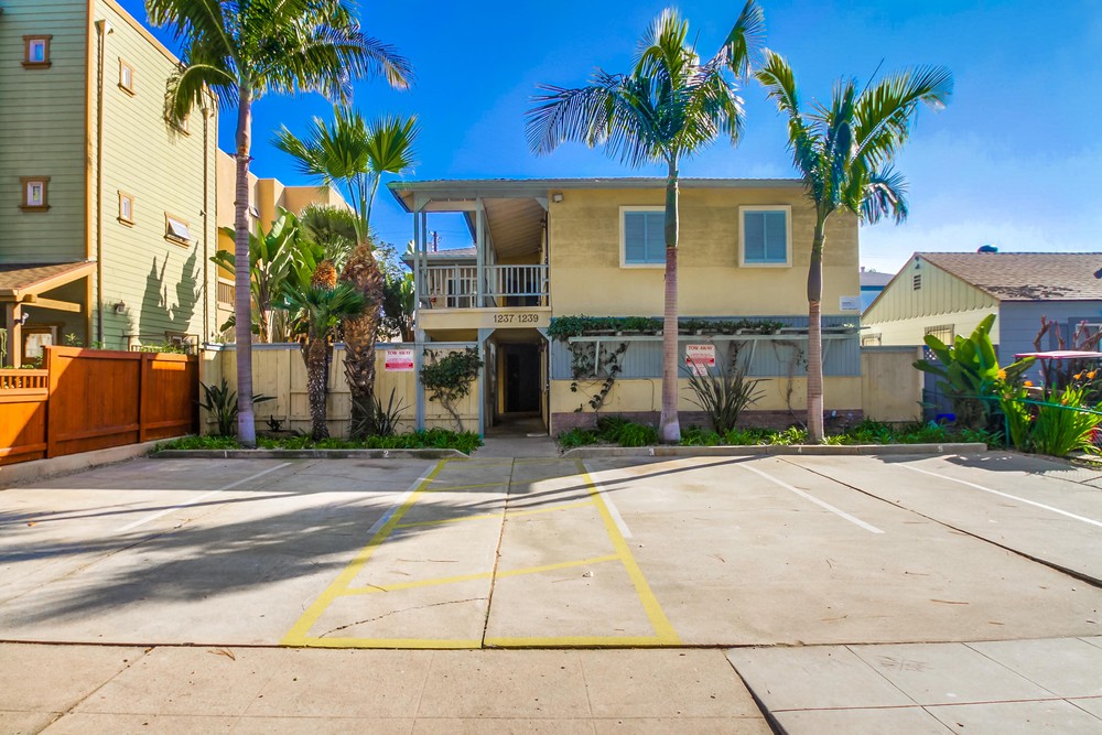 Virtual tour photo 1 of 19 for 1239 Hornblend St #5