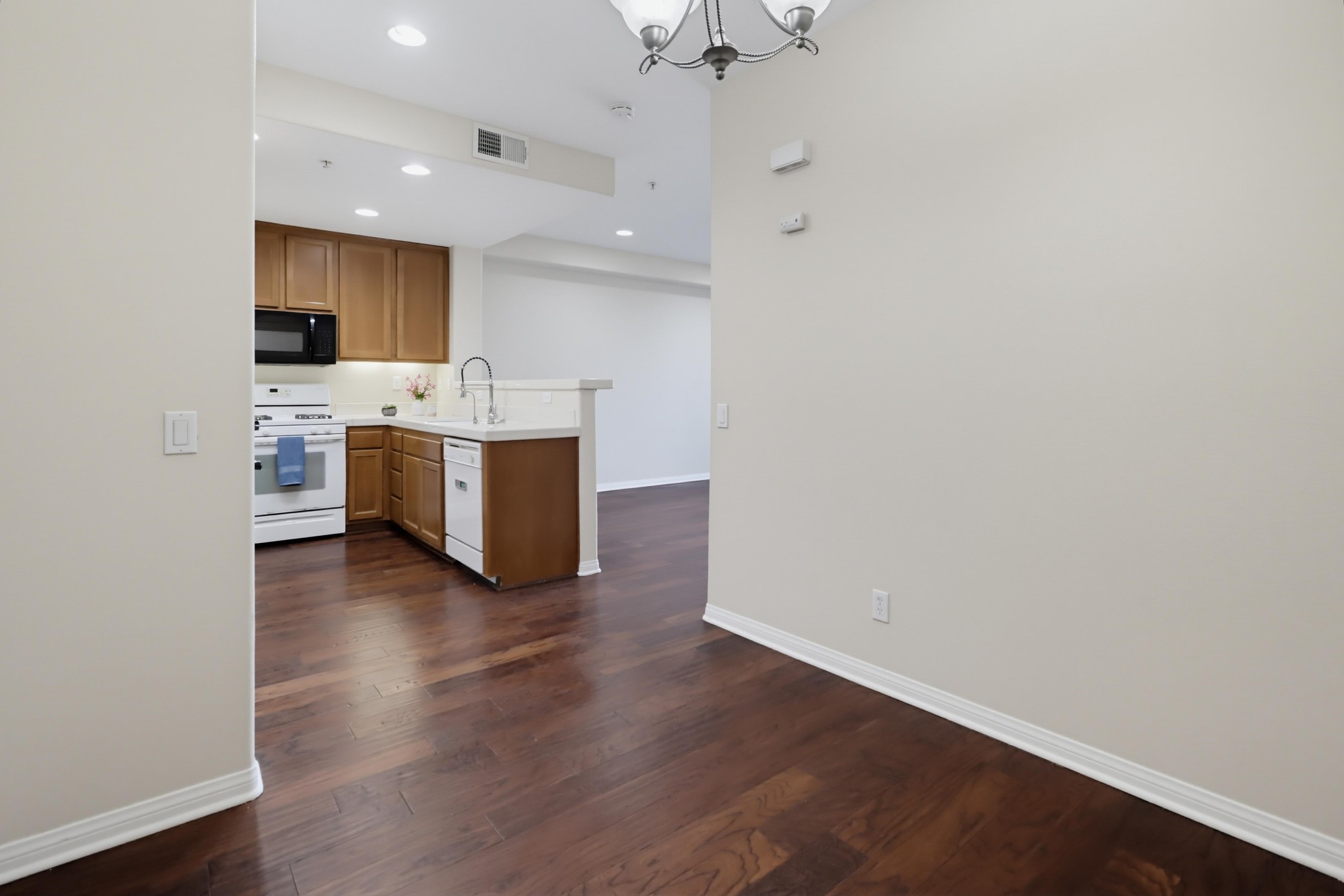 Virtual tour photo 10 of 46 for 1241 Santa Cora Ave Unit 334