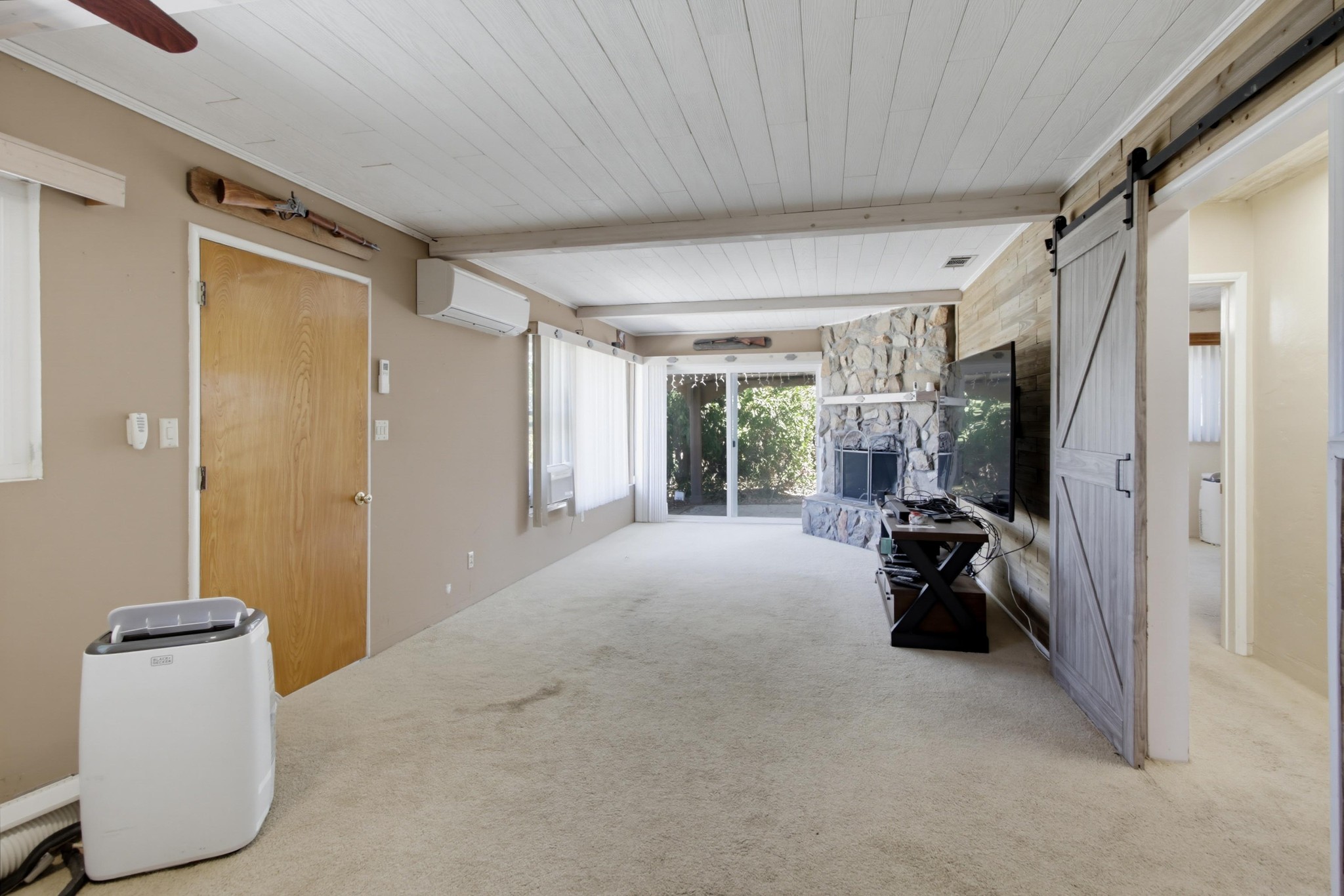 Virtual tour photo 7 of 49 for 12435 Rockcrest Rd
