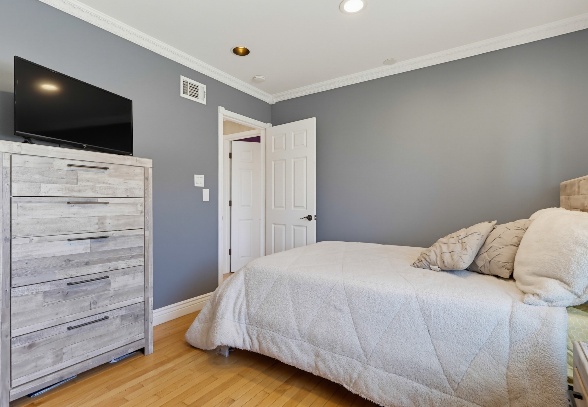 Virtual tour photo 53 of 75 for 12449 Allin St
