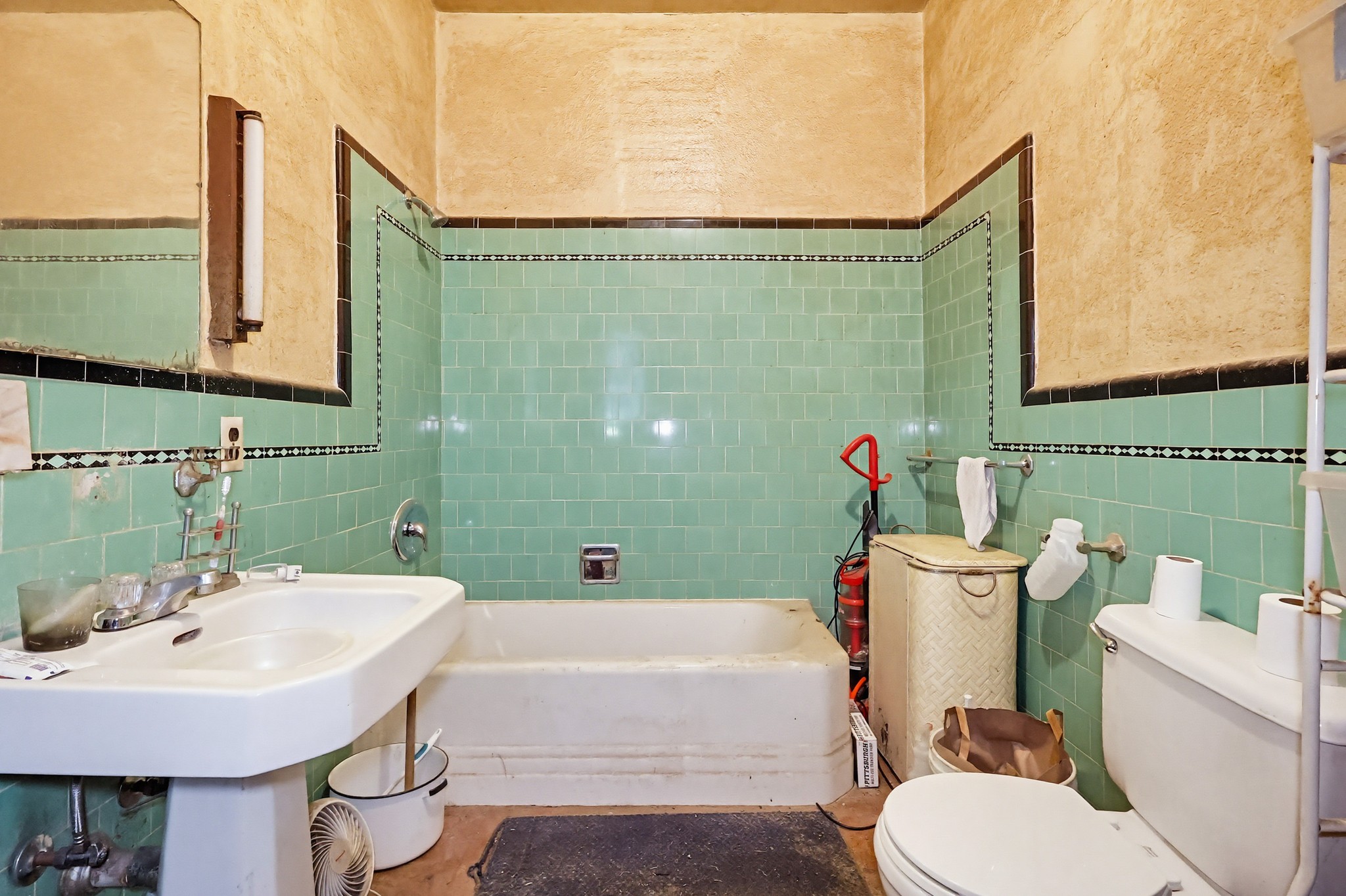 Virtual tour photo 40 of 54 for 1247 W 49th St