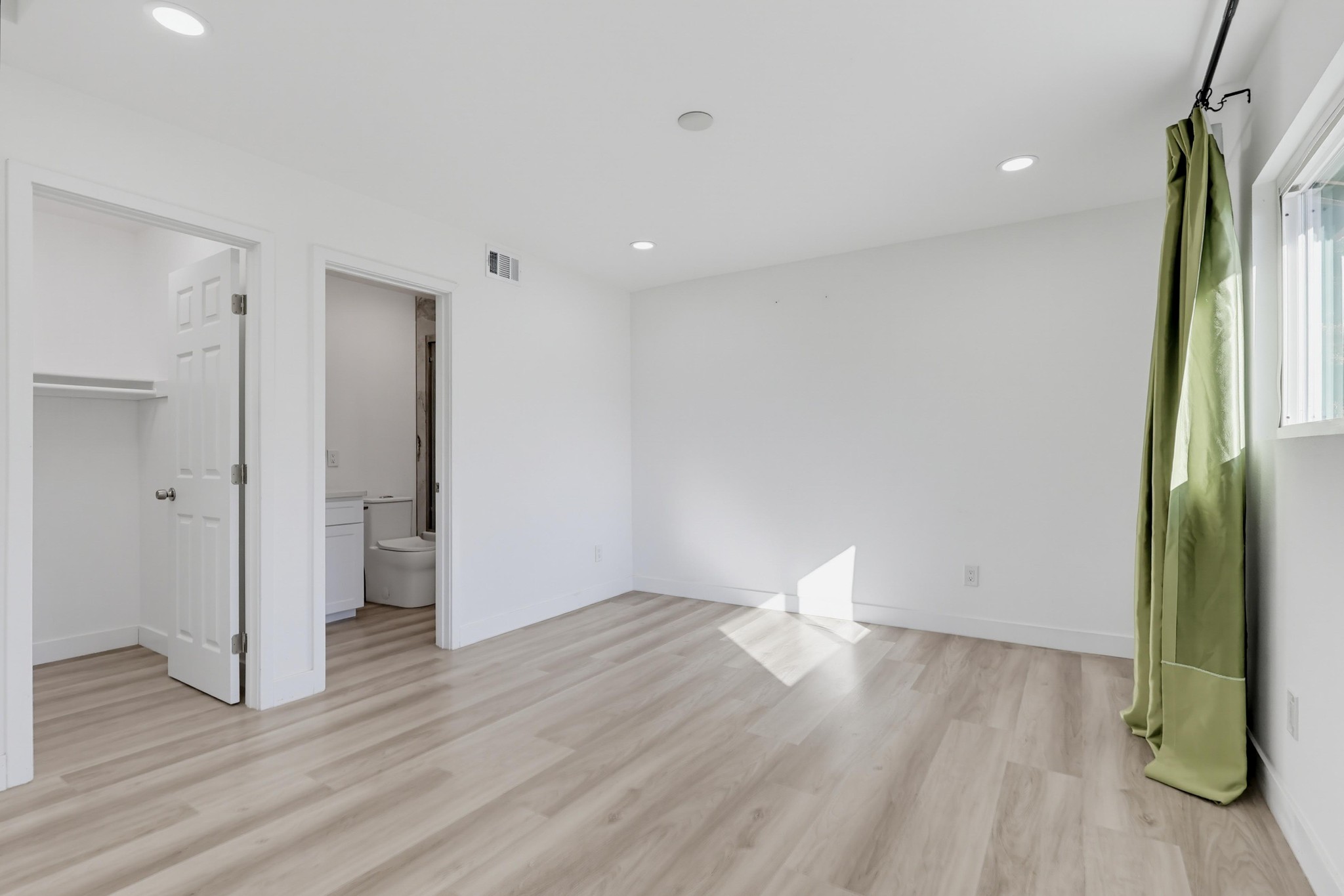 Virtual tour photo 62 of 99 for 125 Campanita Ct