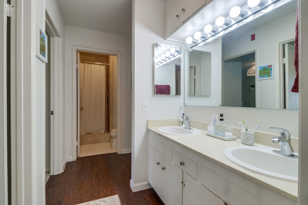 Virtual tour photo 23 of 33 for 1251 Parker Pl