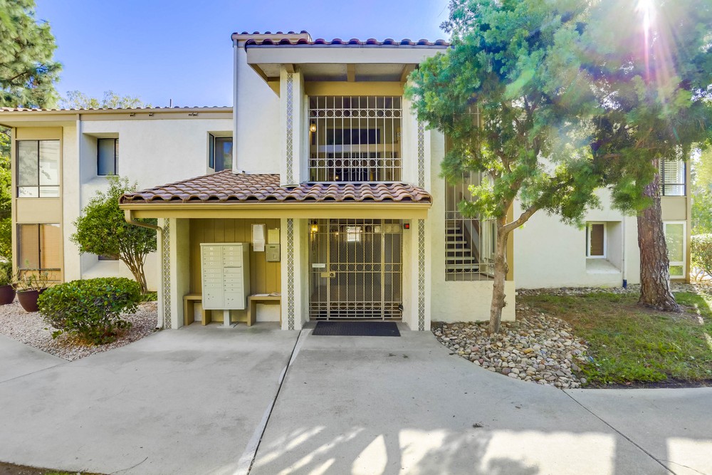 Virtual tour photo 3 of 37 for 12515 Oaks N Dr UNIT 233