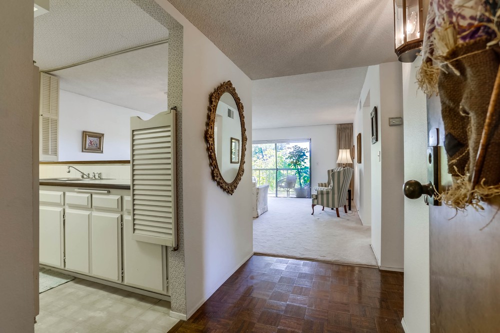 Virtual tour photo 7 of 37 for 12515 Oaks N Dr UNIT 233