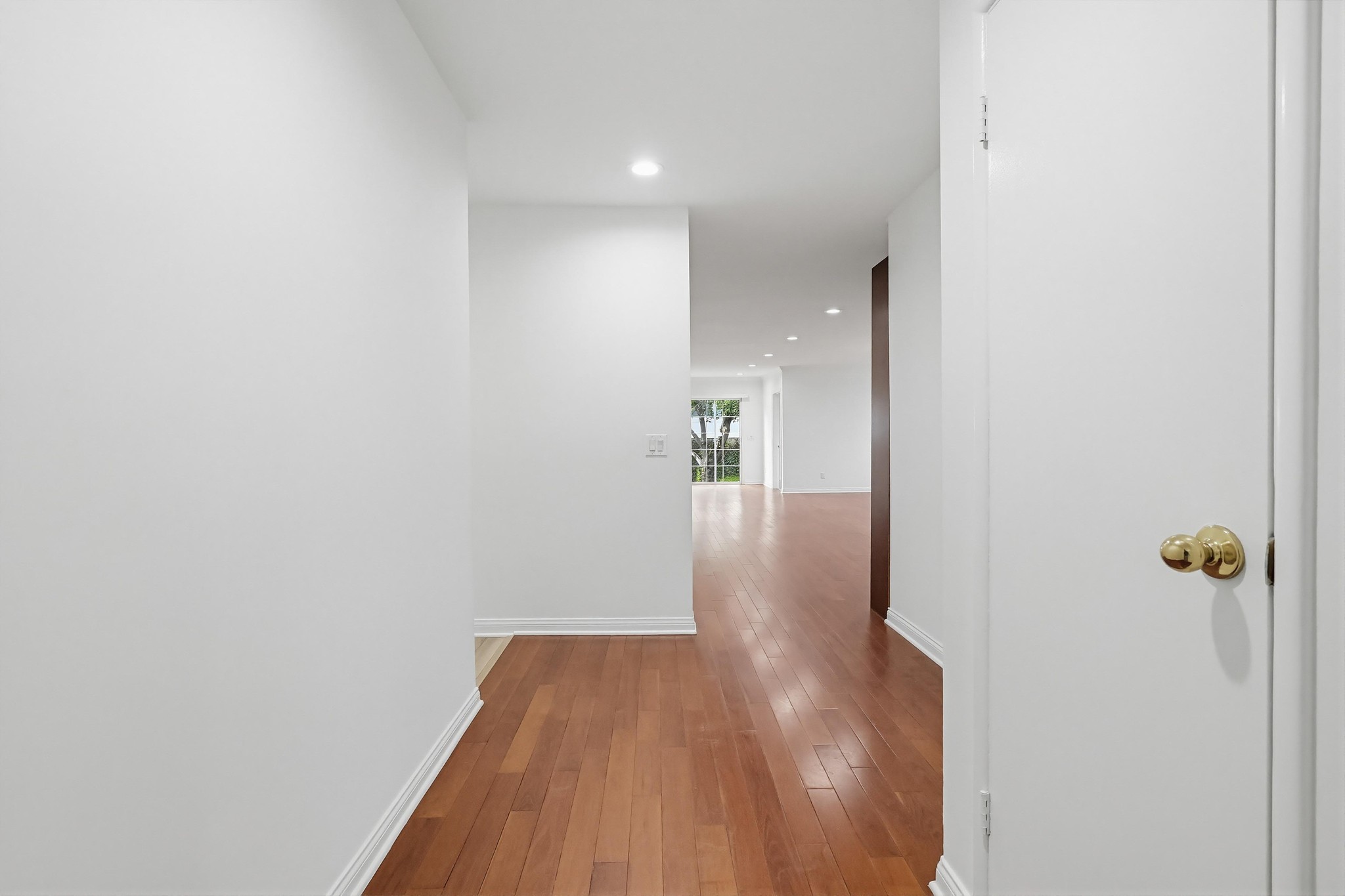 Virtual tour photo 1 of 54 for 12528 Albers St