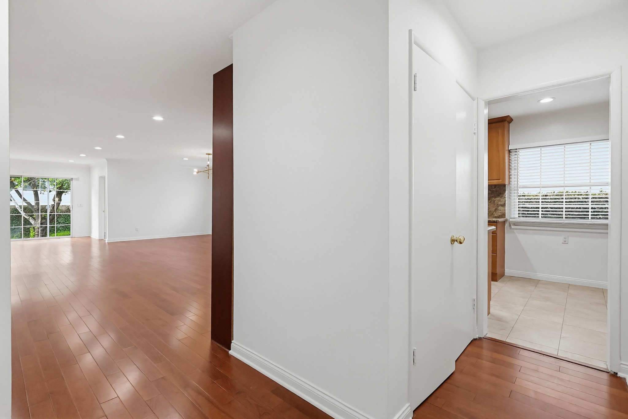 Virtual tour photo 3 of 54 for 12528 Albers St