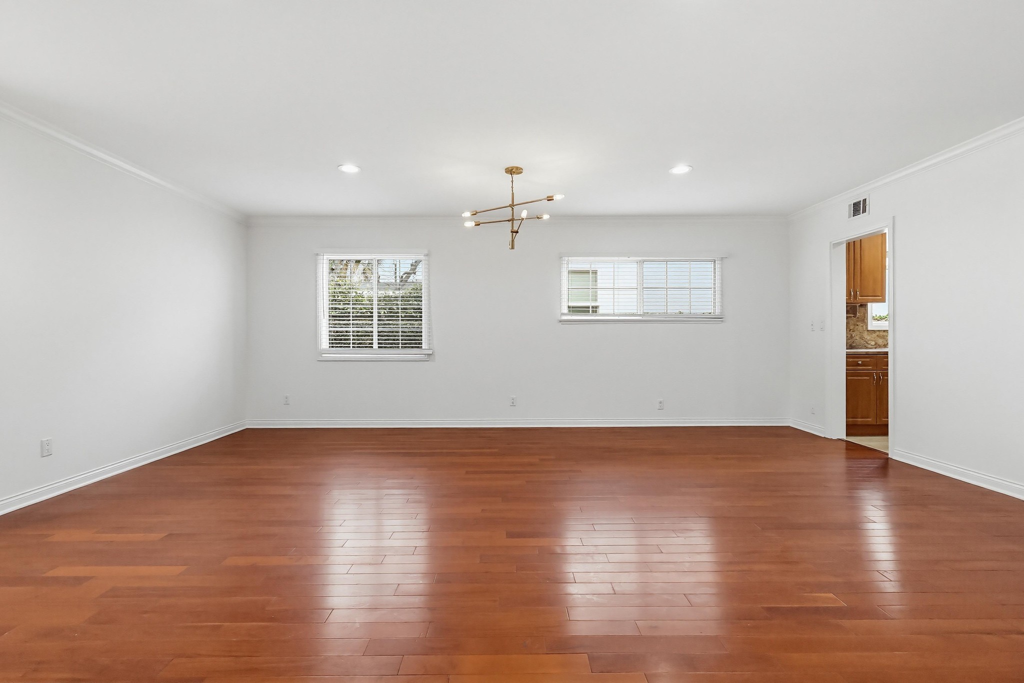 Virtual tour photo 7 of 54 for 12528 Albers St