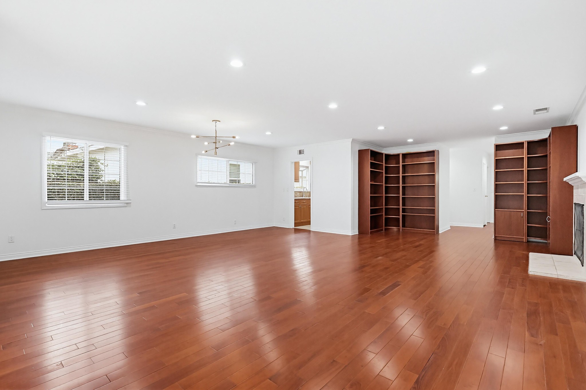 Virtual tour photo 8 of 54 for 12528 Albers St