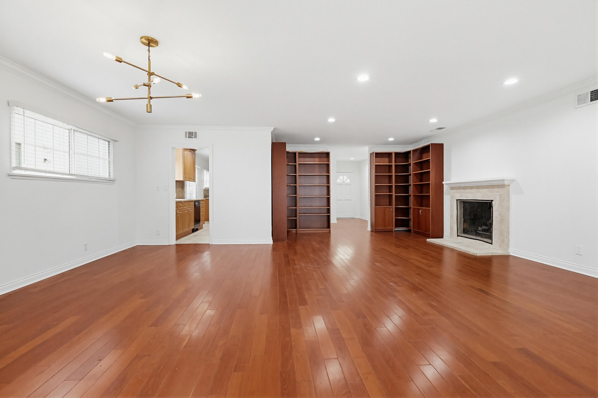 Virtual tour photo 9 of 54 for 12528 Albers St