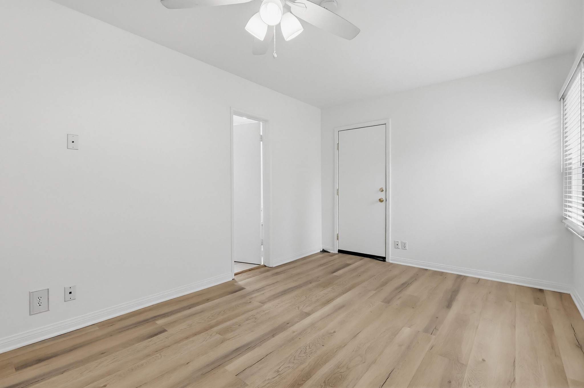 Virtual tour photo 32 of 54 for 12528 Albers St