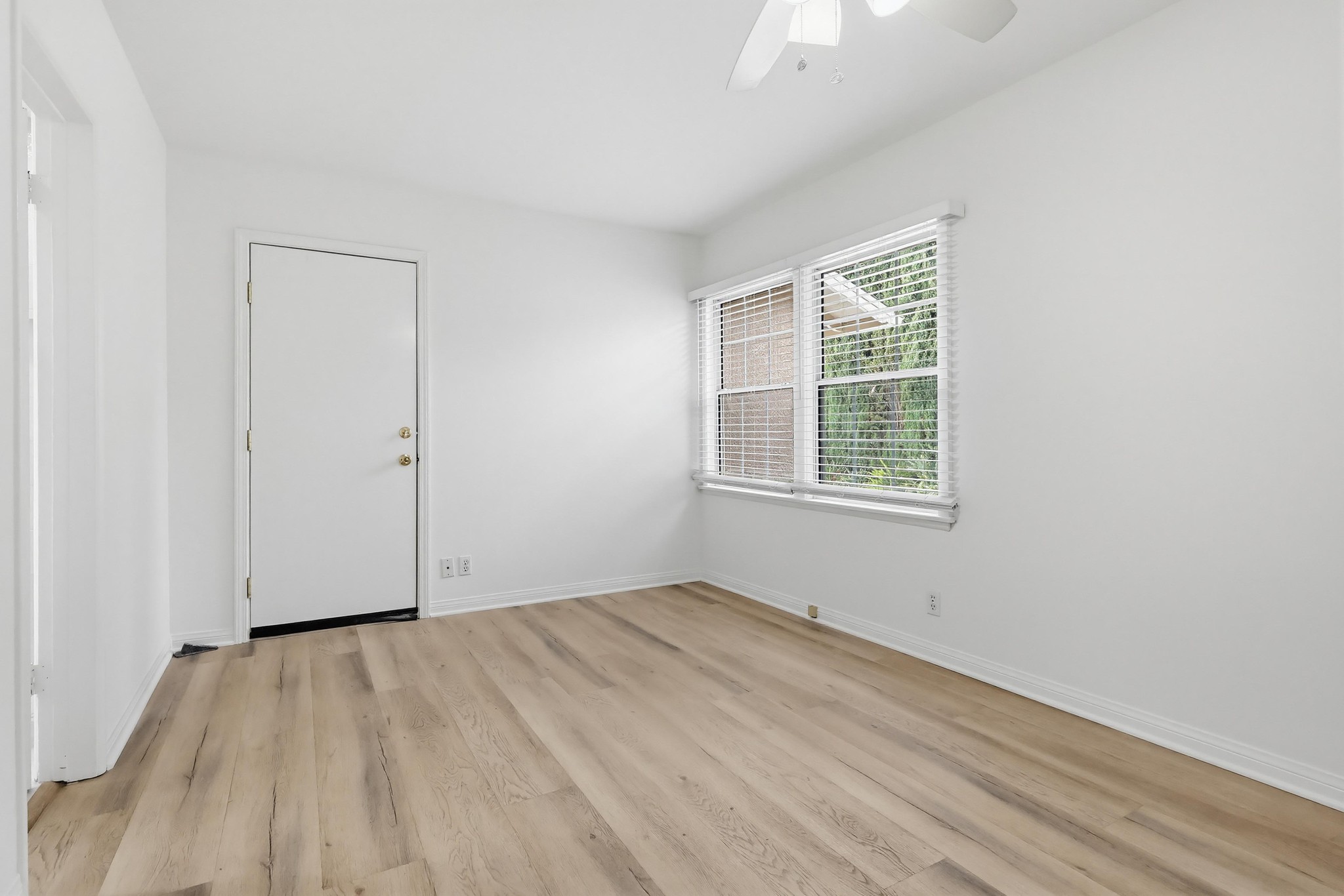 Virtual tour photo 33 of 54 for 12528 Albers St
